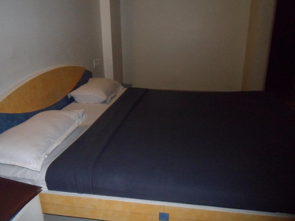 Hotel Dudawat Ahmedabad Room photo