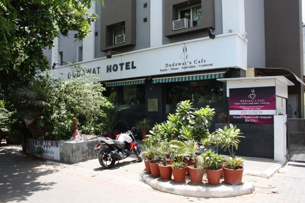 Hotel Dudawat Ahmedabad Exterior photo