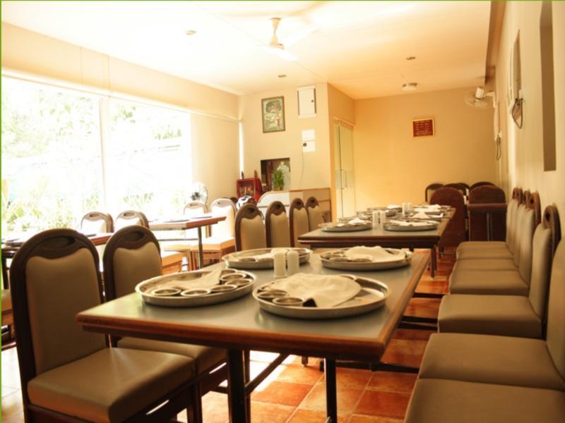 Hotel Dudawat Ahmedabad Exterior photo